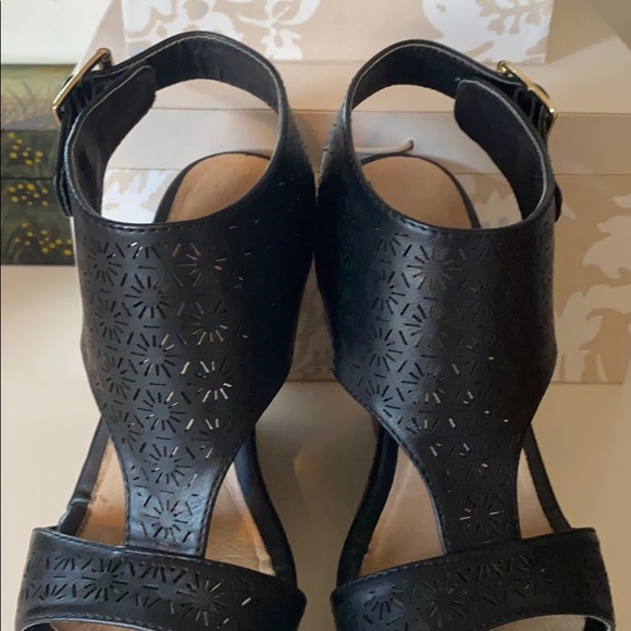 Restricted Black Wedges - Picture 4 of 7